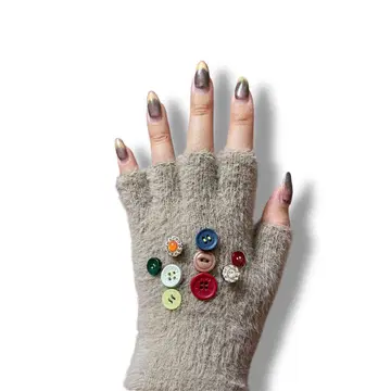 샤기 니트 장갑 버튼 장식 스터드 핸드메이드 y2k 베이지