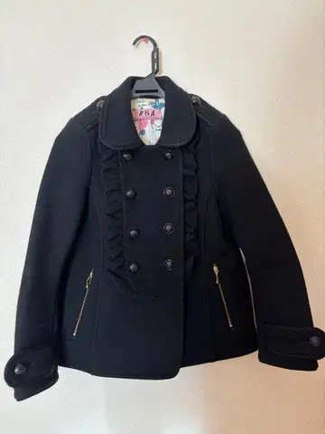 프릴 장식 블랙 피 코트