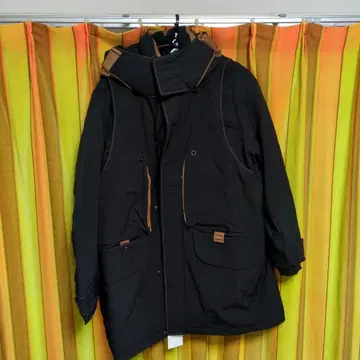 후드 부착 블랙 다운 자켓 FLANKLIN MUSK