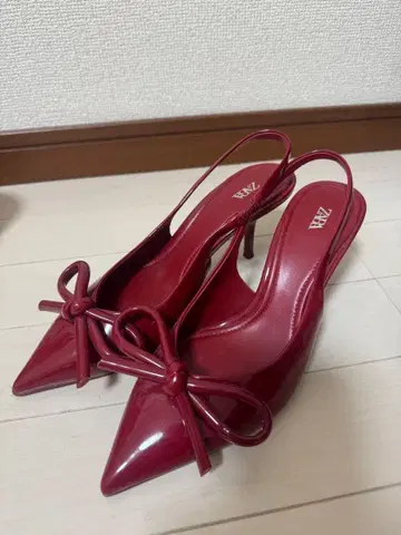 ZARA 빨간색 리본 포함 하이힐 펌프스