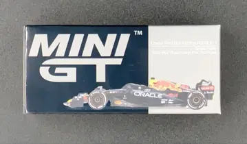 MINI GT Oracle Red Bull Racing RB18 #11