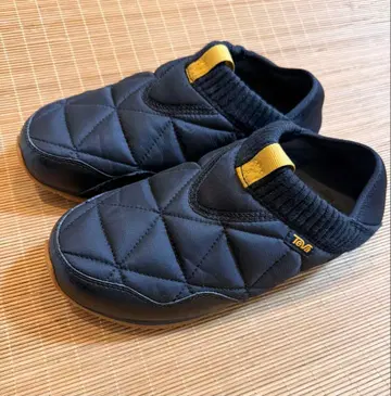 Teva 블랙 슬립온 퀼팅