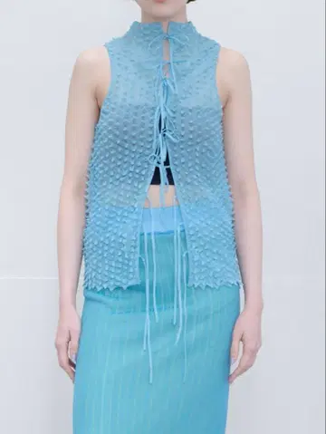 OPEN SESAME CLUB 두리안 민소매 탑