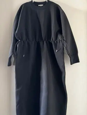 EMMAJAMES 허리 코드 니트 원피스 미착용