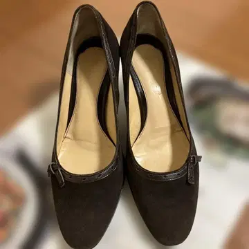 et vous 다크 브라운 스웨이드 펌프스