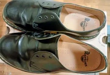 3홀, 사이즈 10UK 닥터마틴