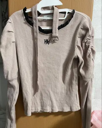 피움 pium 초커 벨트 프릴 티셔츠 핑크