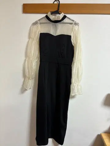 시어 긴팔 리본 포함 롱 드레스