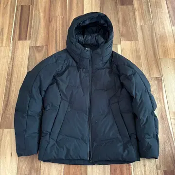 UNIQLO 블랙 심리스 다운 자켓 M 사이즈