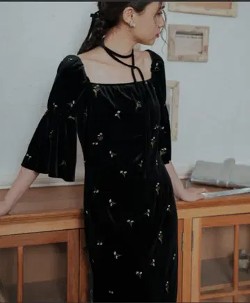 Kastane velour bell sleeve dress