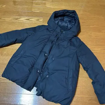 블랙 후드 부착 다운 자켓