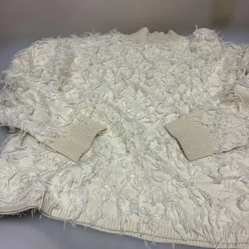 아이보리 프린지 니트 스웨터