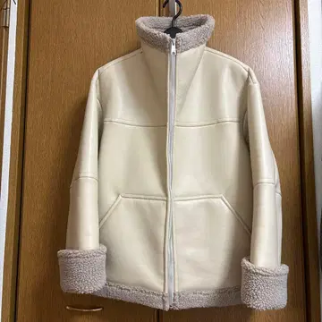 에리오폴 무스탕 코트 베이지 36