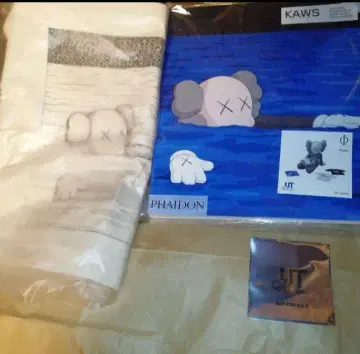 kaws 카우스 UNIQLO 유니클로 아트북 토트백 티셔츠