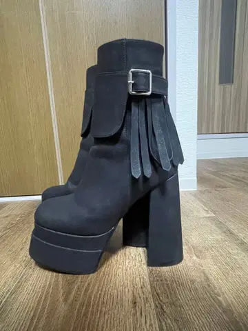 프린지 장식 통굽 부츠