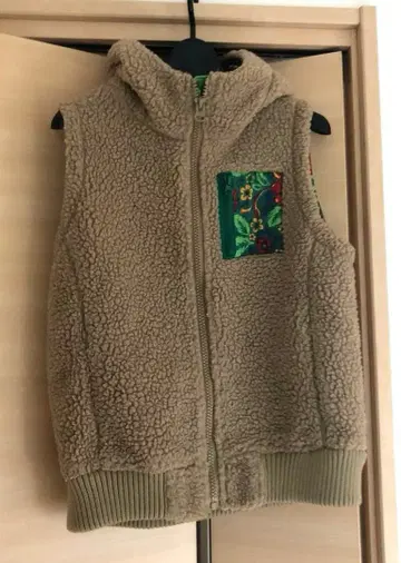 티티카카 모코모코 후드 베스트