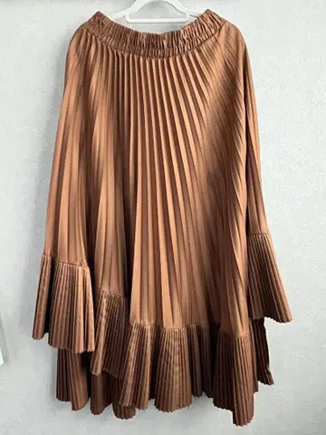 Garden 브라운 플리츠 스커트