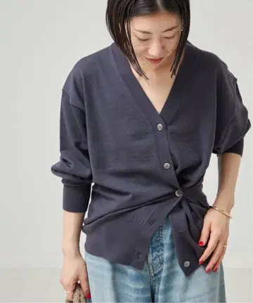 저널 스탠다드 레더쥬 디자인 가디건 프리 그레이