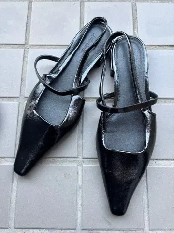 새상품급 미라 오웬 백 스트랩 뮬