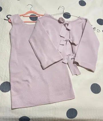 연보라색 니트 원피스와 가디건 세트