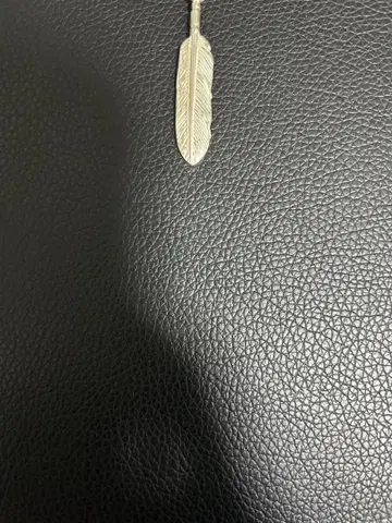 RED MAN 페더 목걸이 탑 중 페더