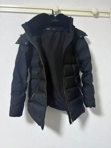 블랙 다운 자켓 후드 부착