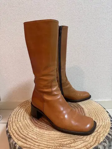 브라운 가죽 롱 부츠 중간 힐