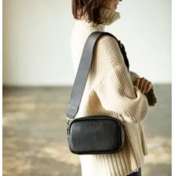 새상품급 ch!iii 가죽 블랙 숄더백