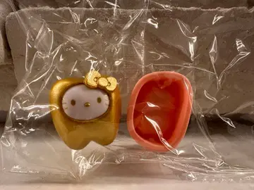 헬로키티 치아 모양 캡슐 토이 골드 레어