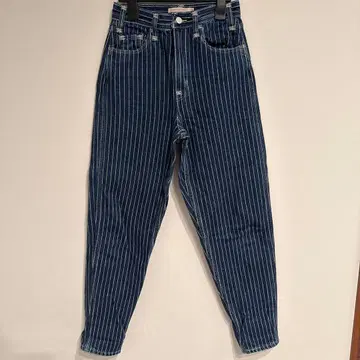 최종 가격 인하 Levi's Red 스트라이프 데님 팬츠 24