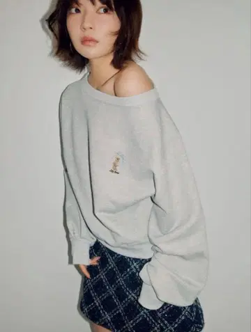 [WEB 한정 컬러] 원숄더 리본 맨투맨 릴리 브라운