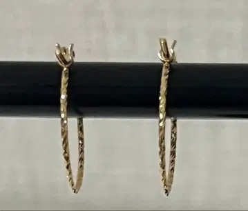 agete 트위스트 후프 귀걸이 10금 골드