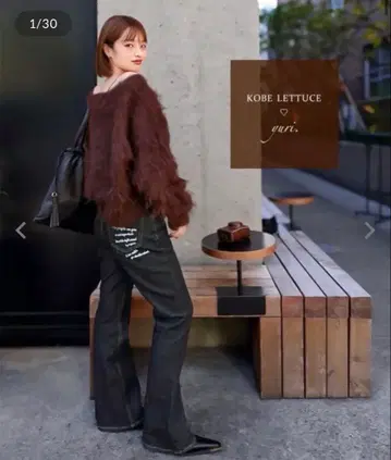 yuri 콜라보 백 포켓 자수 장식 세미 플레어 데님