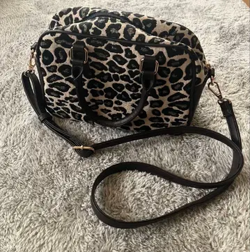 레오파드 무늬 숄더백