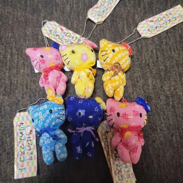 헬로키티 크레이프 원단 마스코트 스트랩