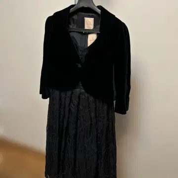 블랙 벨벳 숏 자켓, 별 자수 슬리브리스 원피스, 엘 사이즈