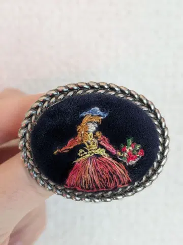 오벌 빈티지 브로치 자수