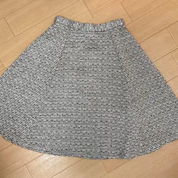 노엘라 트위드 플레어 스커트 M 사이즈