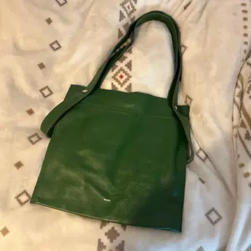 그린 가죽 토트백 스냅 버튼 포함