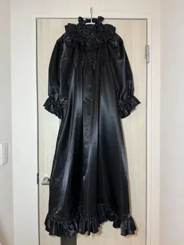 빔즈 새틴 프릴 원피스