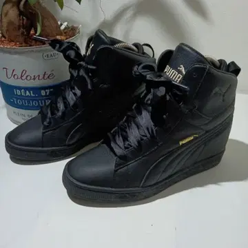 PUMA 블랙 리본 하이컷 스니커즈