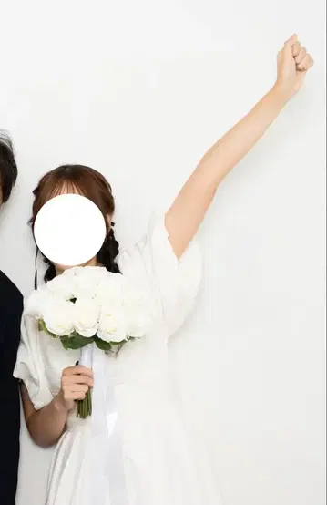 선 촬영 화이트 오프숄더 웨딩 드레스