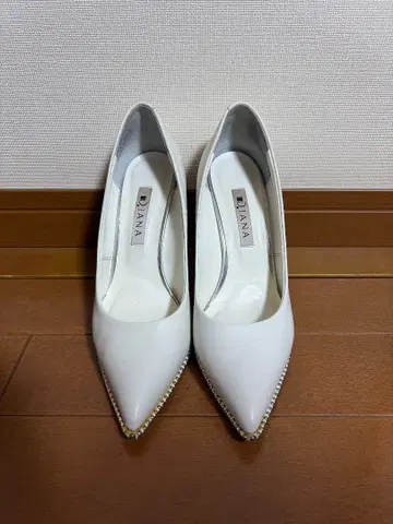 DIANA 화이트 스틸레토 하이힐