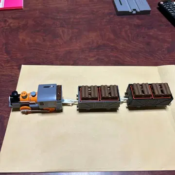 프라레일 증기기관차와 화차 세트 돌진