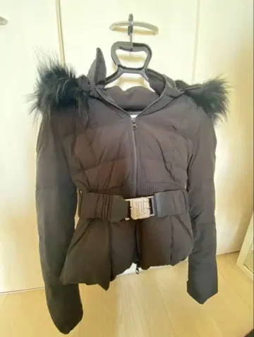 퍼 후드 블랙 다운 자켓