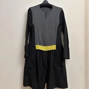 토쿠코 캐주얼 지퍼 무릎 기장 원피스