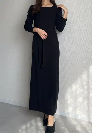 벨트 포함 스퀘어넥 니트 원피스