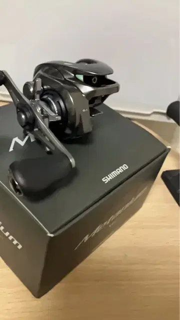 SHIMANO 메타늄 베이트 릴