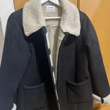 GIUNON 블랙 무스탕 코트