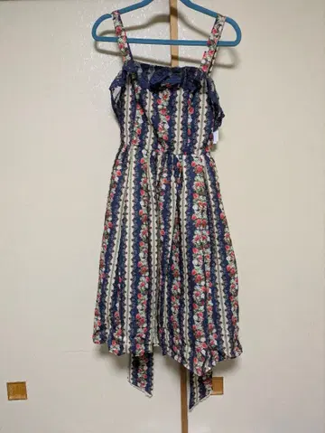 axesfemme 엑시즈팜 로즈베리 정원 오버롤 스커트 네이비 새상품